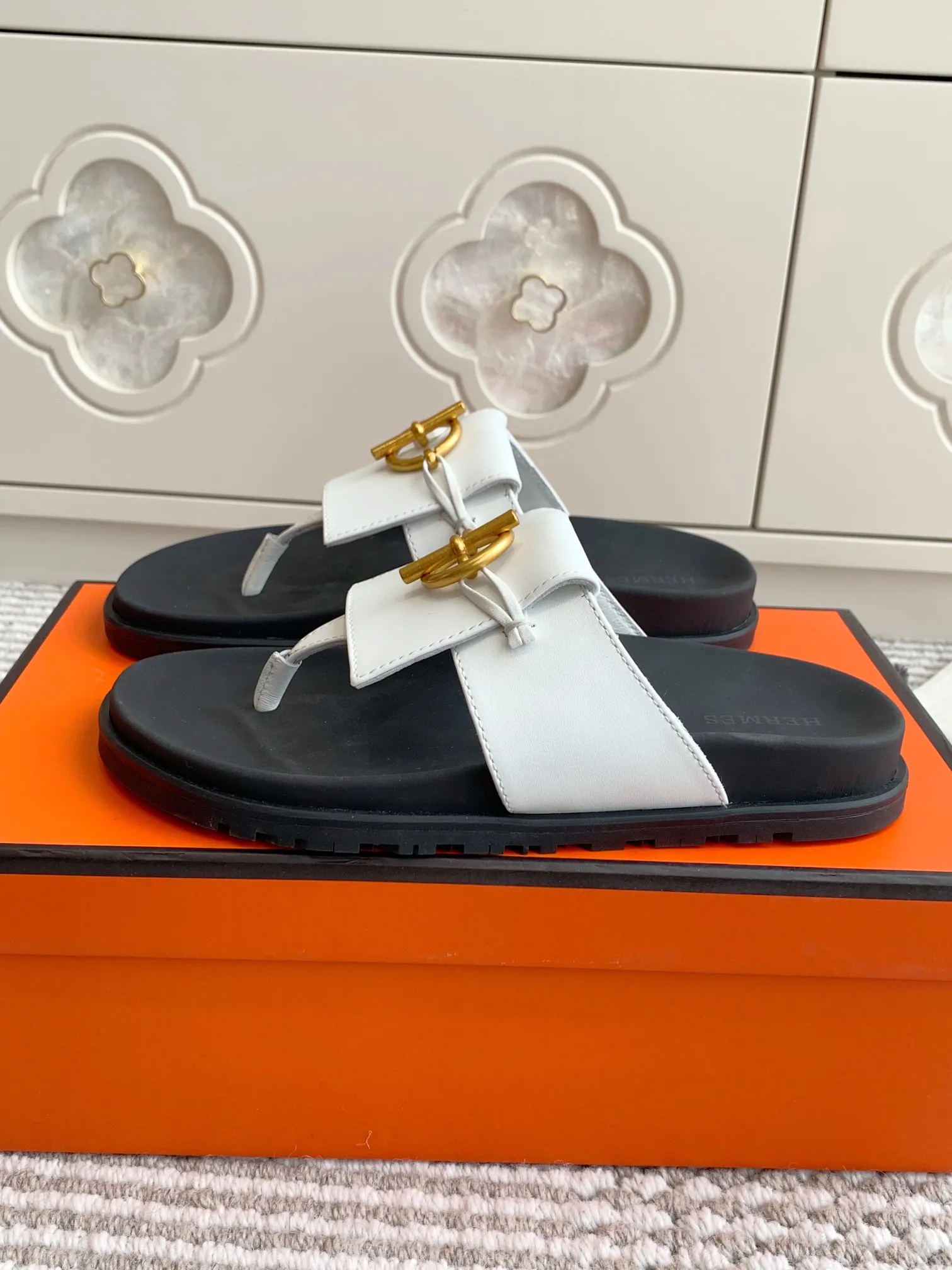 👟👟Ex-factory price 480👟👟 Hermes 〰️H chypre series Kelly buckle slippers Quality Upper: imported calfskin/palmprint cowhide/imported cowhide Foot pads imported silk cowhide, original molded outsole Female size: 35-42